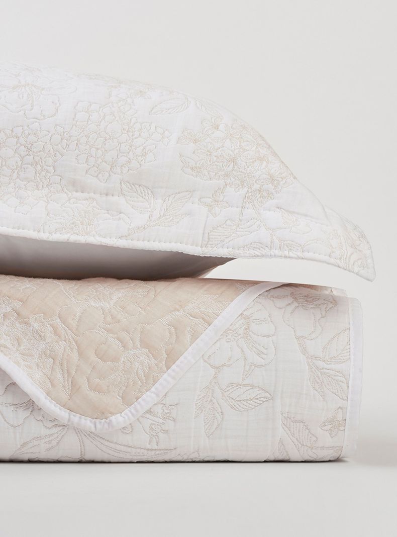 Cubrecama Jacquard Hortensias Beige Super King-2