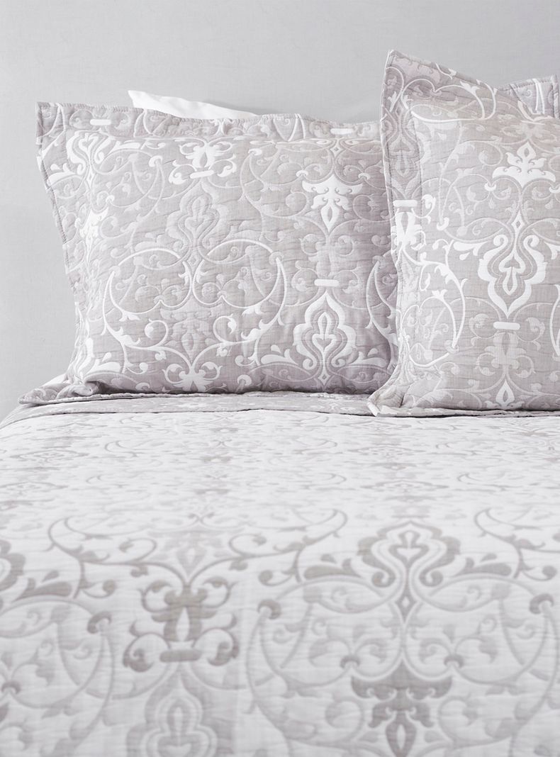 Cubrecama Jacquard Luberon Gris Super King-1