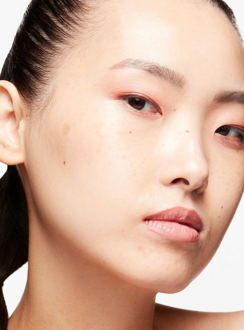 Base de Maquillaje M·A·C Strobe Dewy Skin Light 1-2