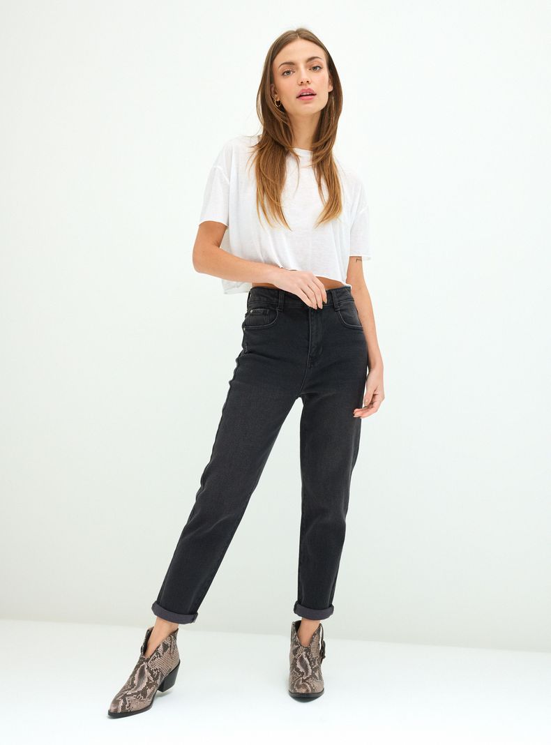Jeans Mom Tiro Medio Plano-3