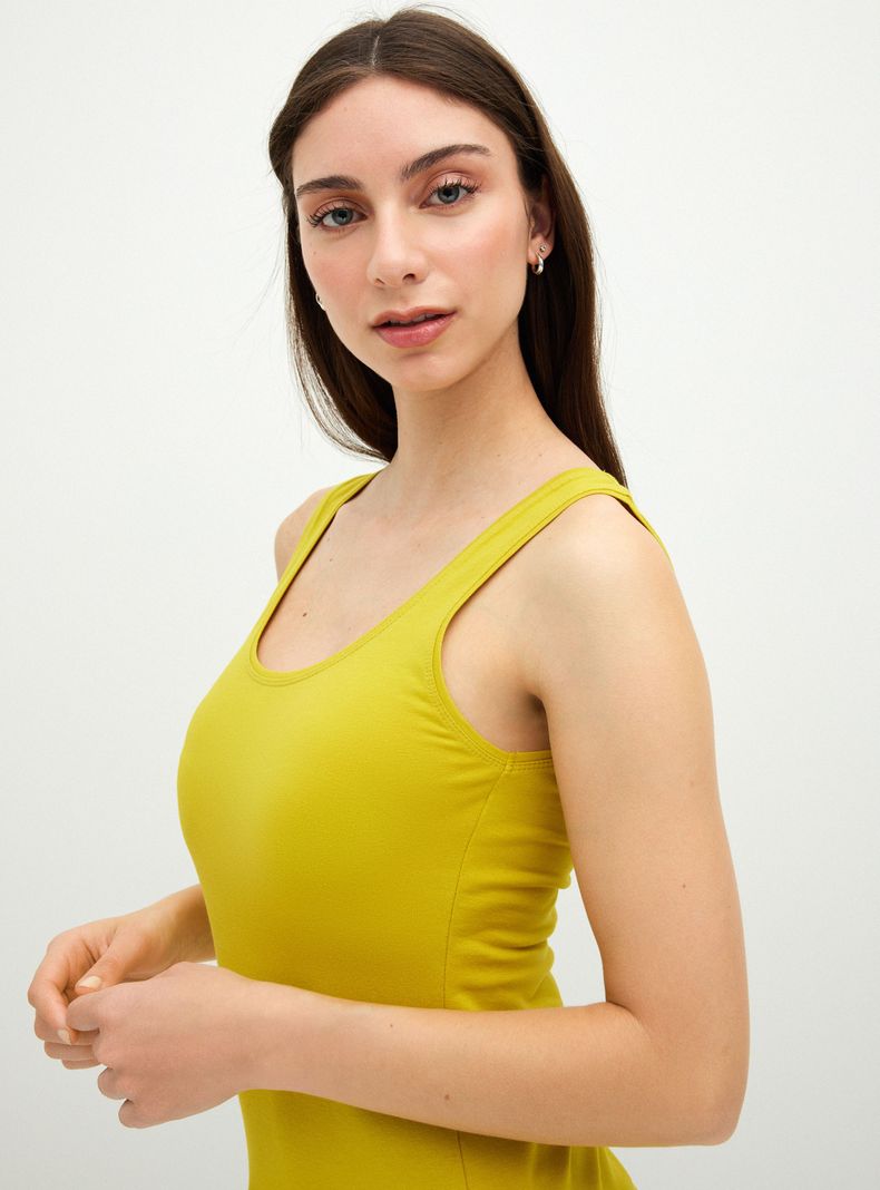 Polera Básica sin Mangas-2