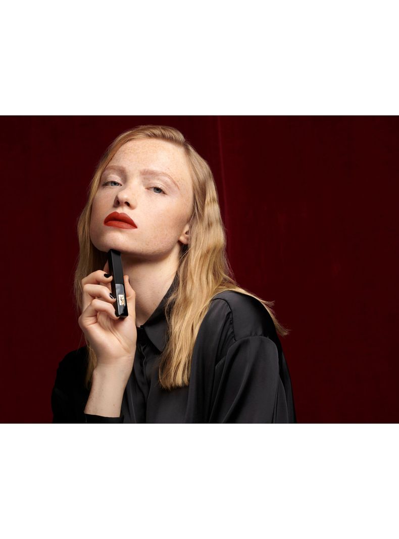 Labial The Slim Velvet Radical 305 Orange Surge-3