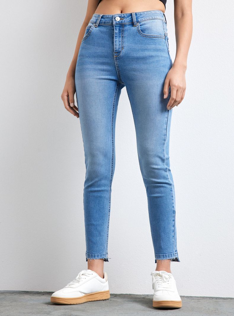 Jeans Push Up Repreve 5 Bolsillos Detalle en Basta-0