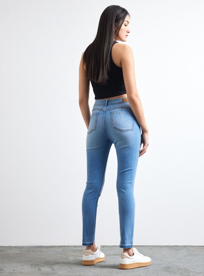Jeans Push Up Repreve 5 Bolsillos Detalle en Basta-5