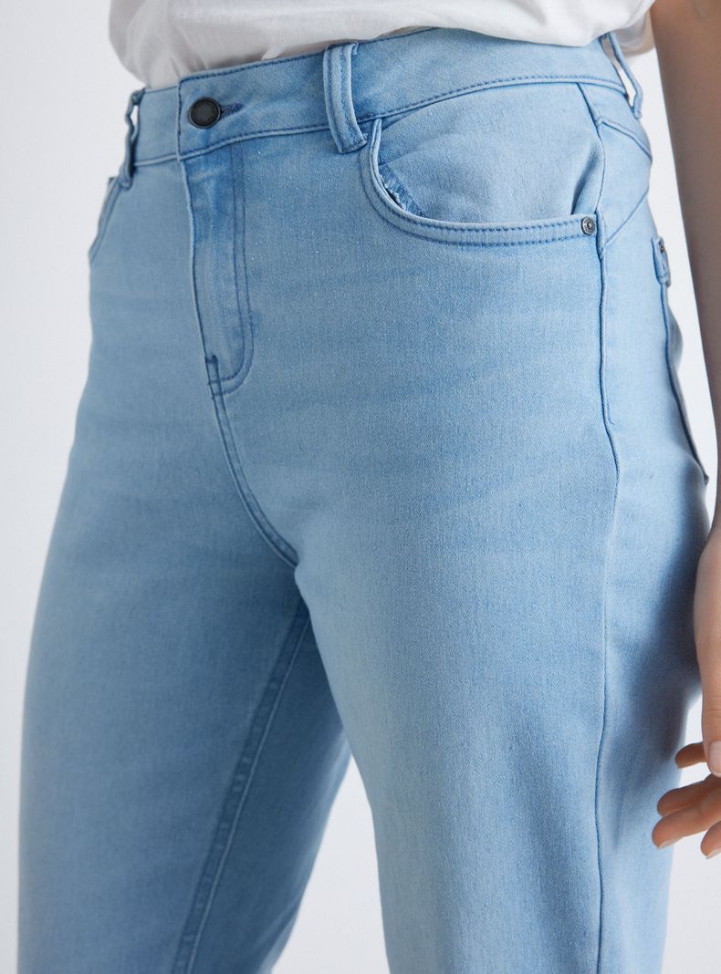 Jean Slim Fit con Botón y Bolsillos-2