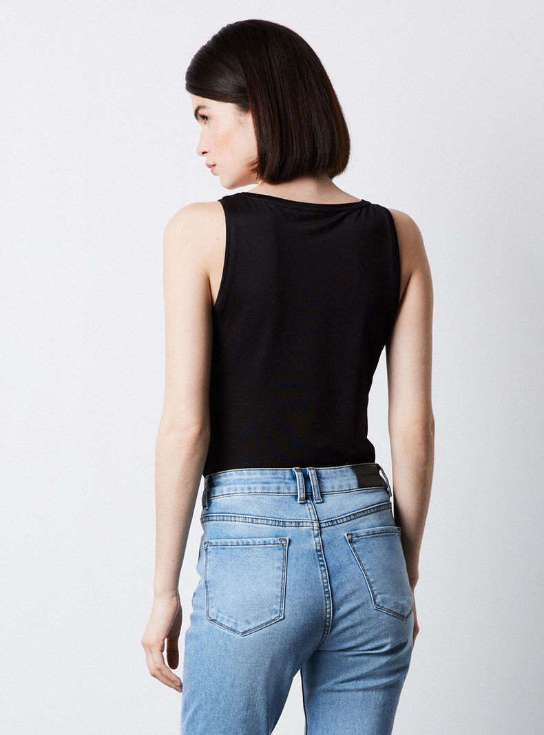 Polera Básica sin Mangas Ajustada Cuello Redondo-2