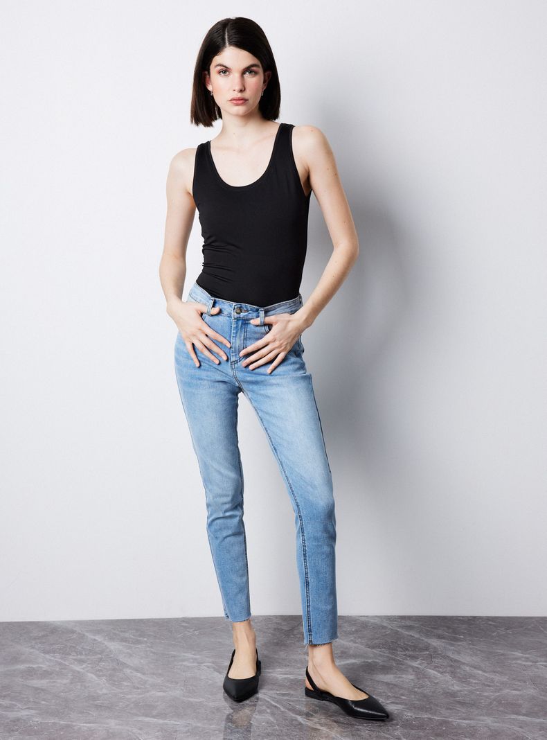 Polera Básica sin Mangas Ajustada Cuello Redondo-4