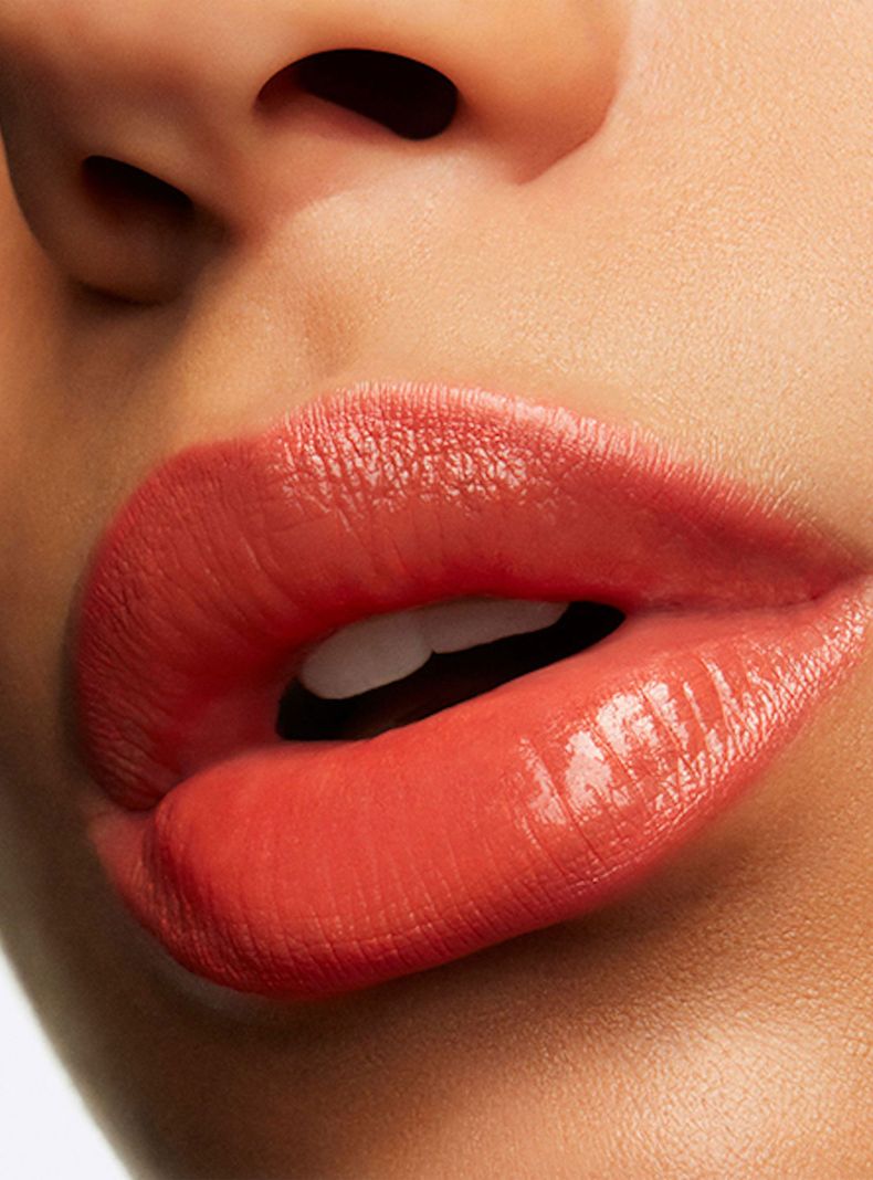 Labial Lustreglass Sheer-Shine Lipstick Kissmet 3 g-2