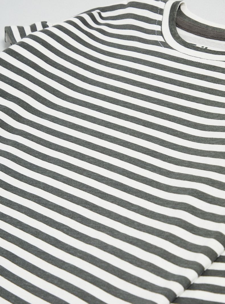 Polera Vuelos en Manga Estampada-2