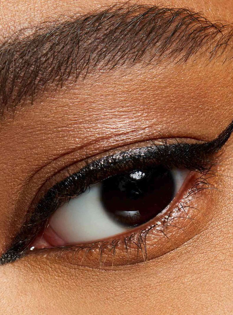 Delineador de Ojos Brushstroke 24-Hour Liner-2