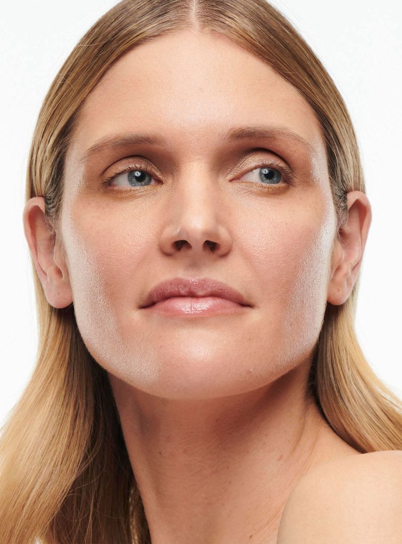 Base de Maquillaje M·A·C Studio Radiance Serum Powered Foundation NW22 30 ml-2