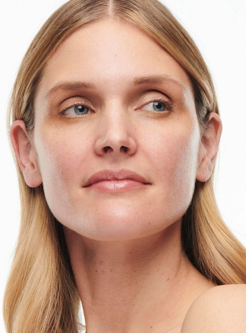 Base de Maquillaje M·A·C Studio Radiance Serum Powered Foundation NW22 30 ml-3