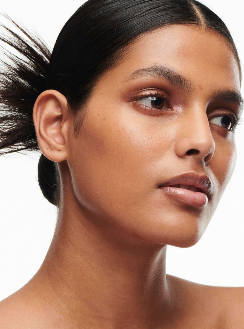 Base de Maquillaje M·A·C Studio Radiance Serum Powered Foundation NW35 30 ml-2