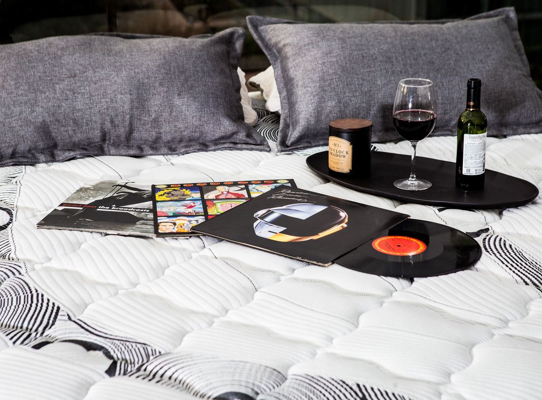 Cama Europea One 2 Plazas Base Dividida + Almohadas Viscoelásticas-2
