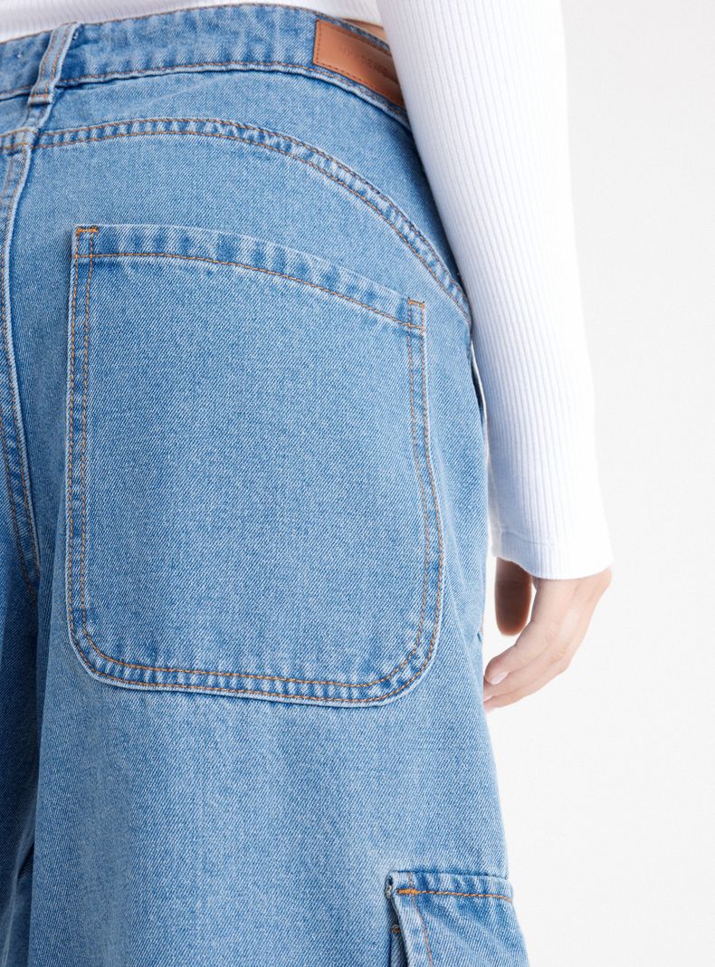 Jeans Bolsillos Cargo Con Straps-3