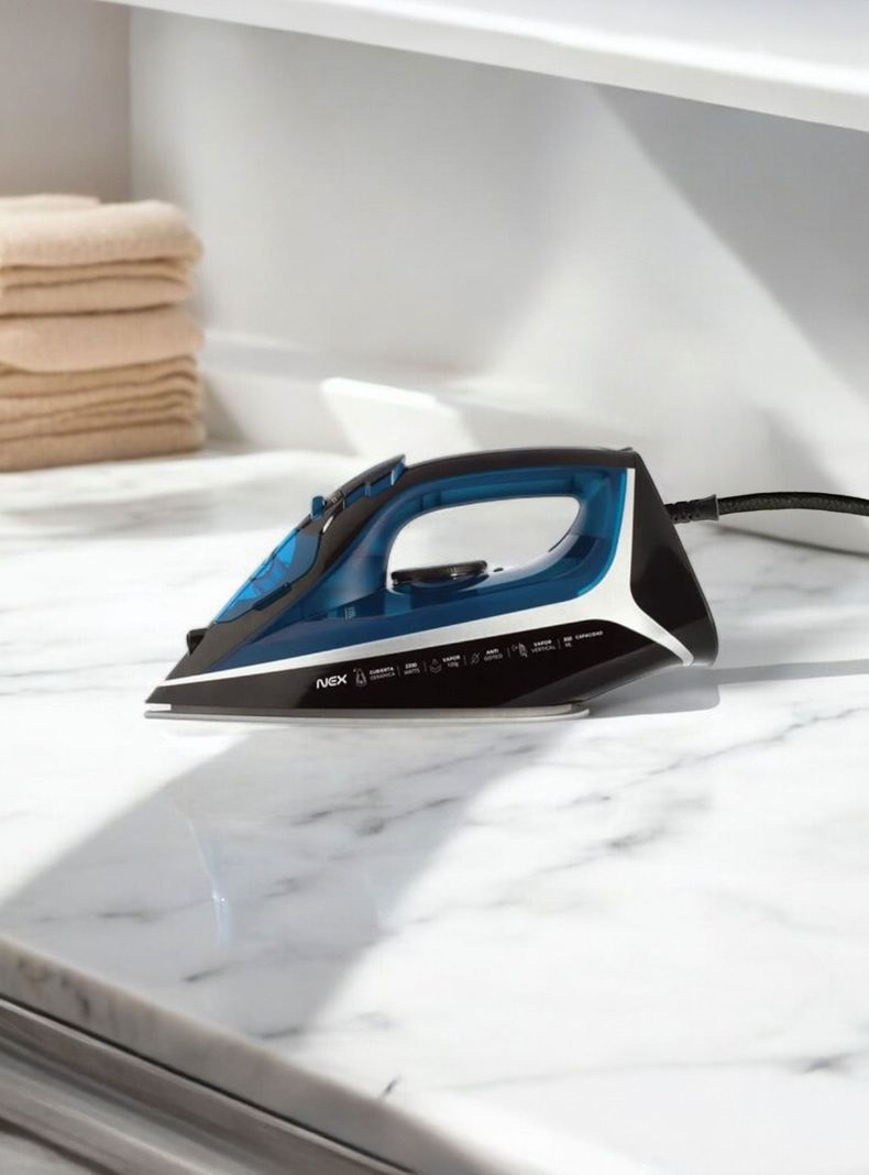Plancha a Vapor 300 ml Cerámica PVC2200-0