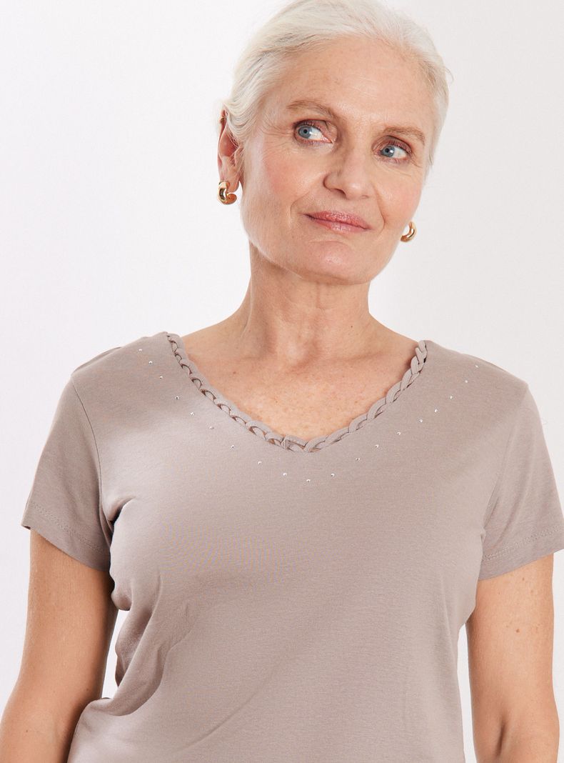 Polera Manga Corta Detalle Cuello con Brillos-2