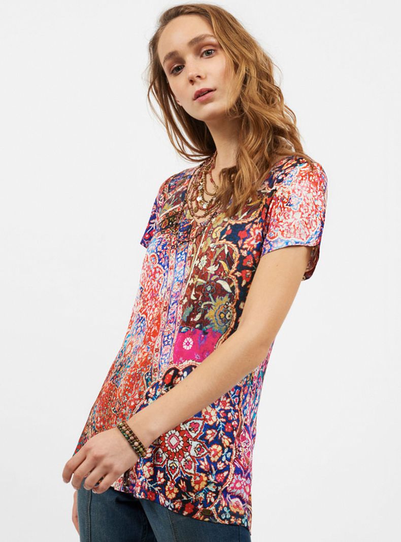 Polera Corte Semi Holgado Estampada