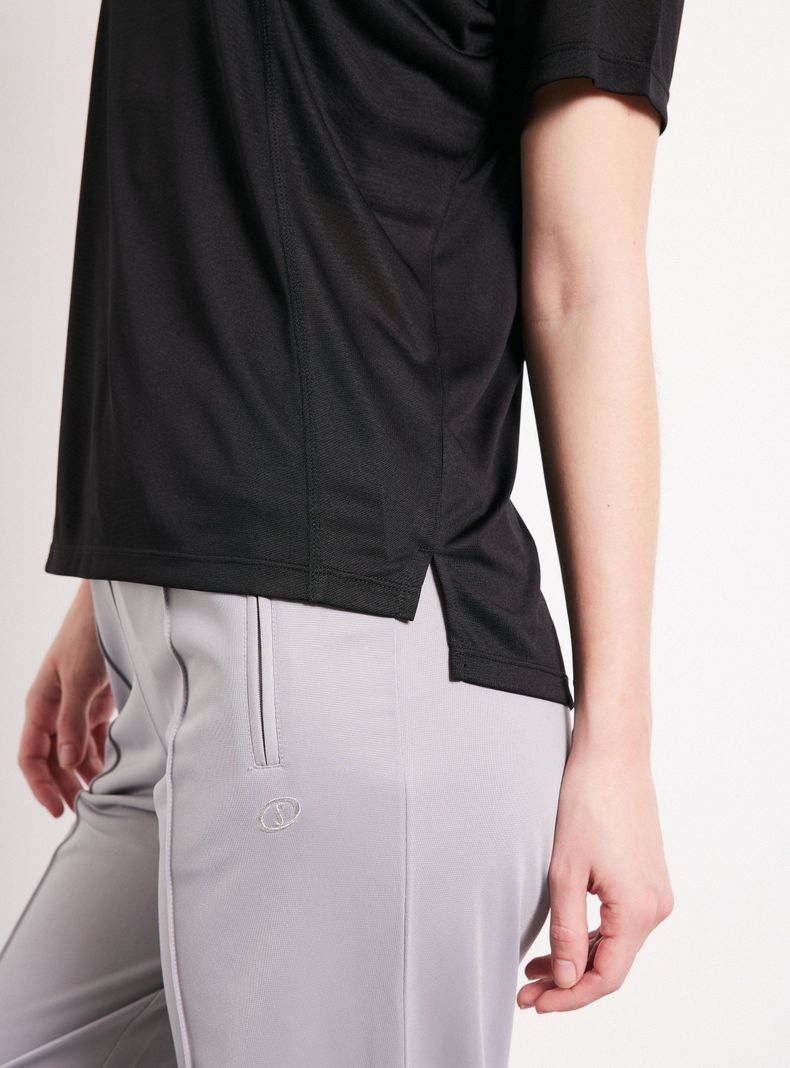 Polera Técnica Con Diseño Tono Sobre Tono-3