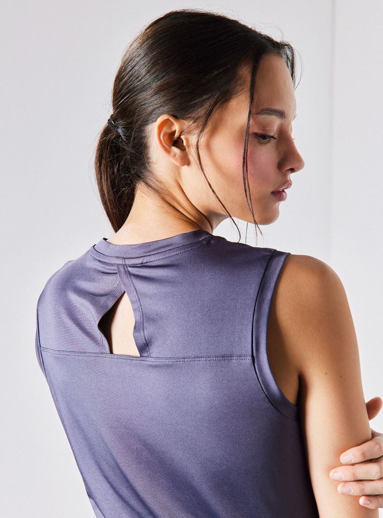 Polera Técnica Corte Cuello Espalda-2