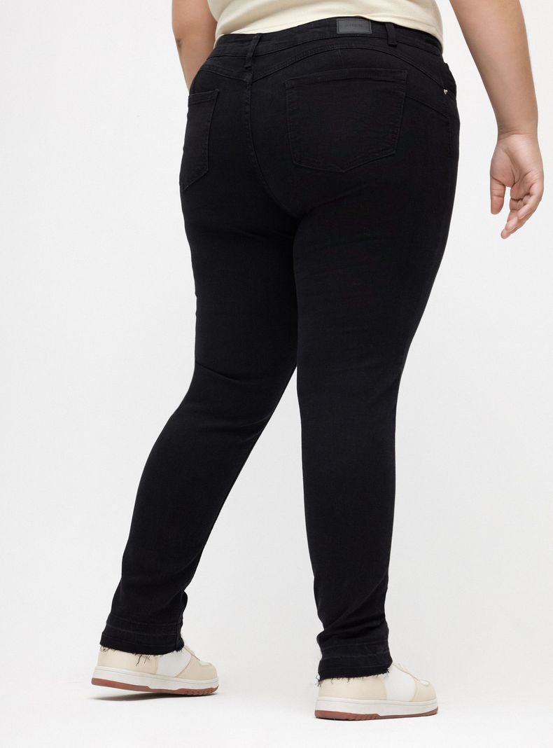 Jeans Push Up Repreve Detalle en Basta-1