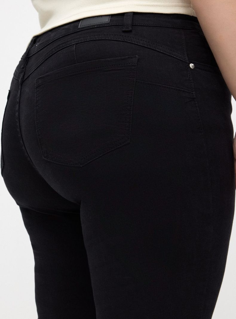 Jeans Push Up Repreve Detalle en Basta-2