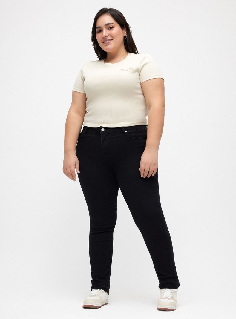 Jeans Push Up Repreve Detalle en Basta-3