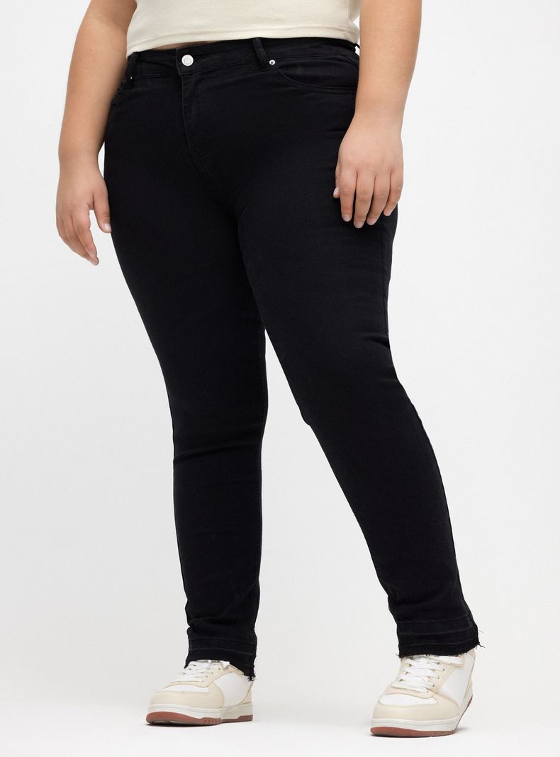 Jeans Push Up Repreve Detalle en Basta-0