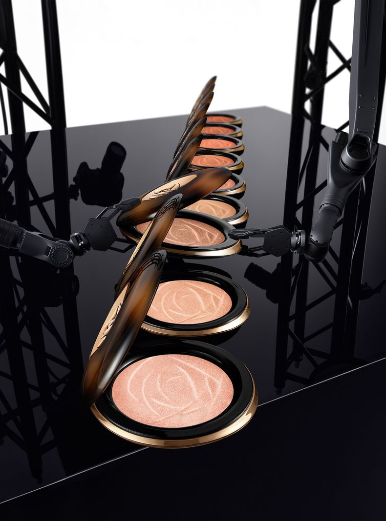 Iluminador Teint Idole Ultra Wear C.E. Skin Transforming Highlighter Tono 02 Lancôme-4