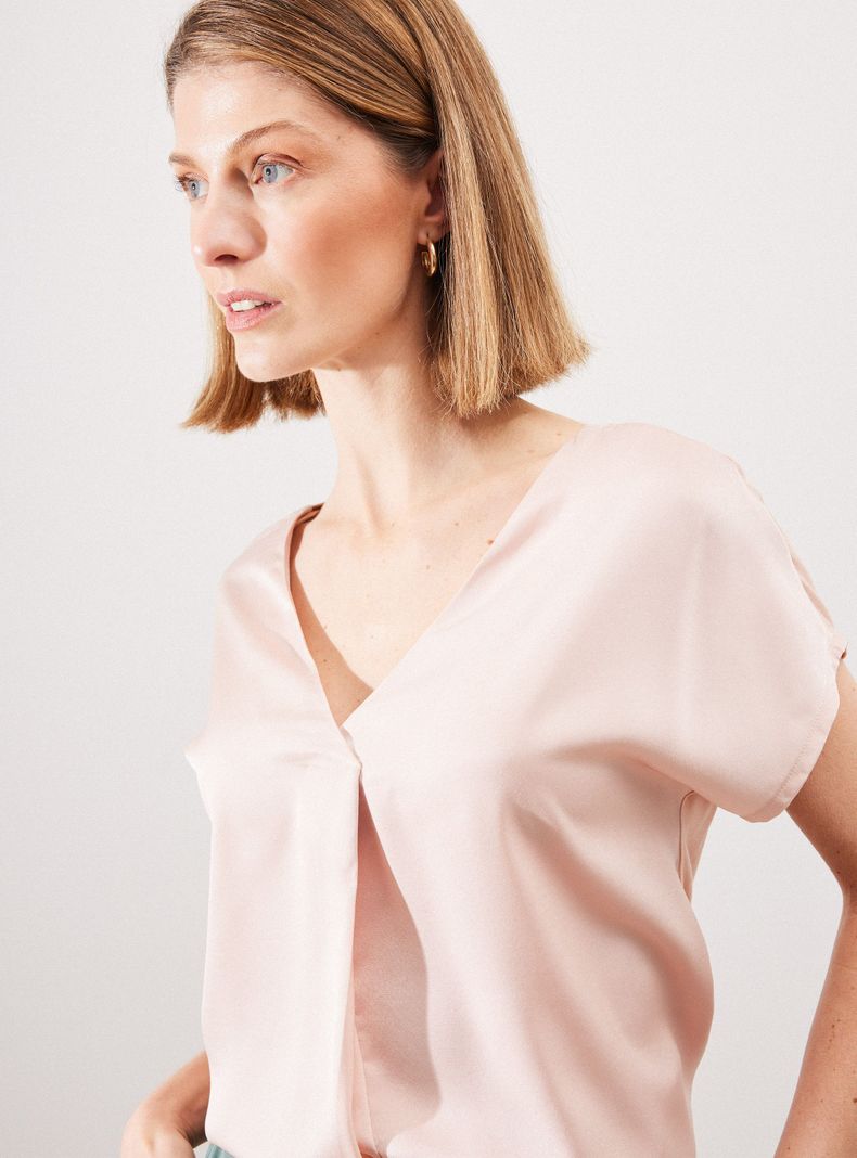 Polera Satinada Cuello con Cruce en V-3
