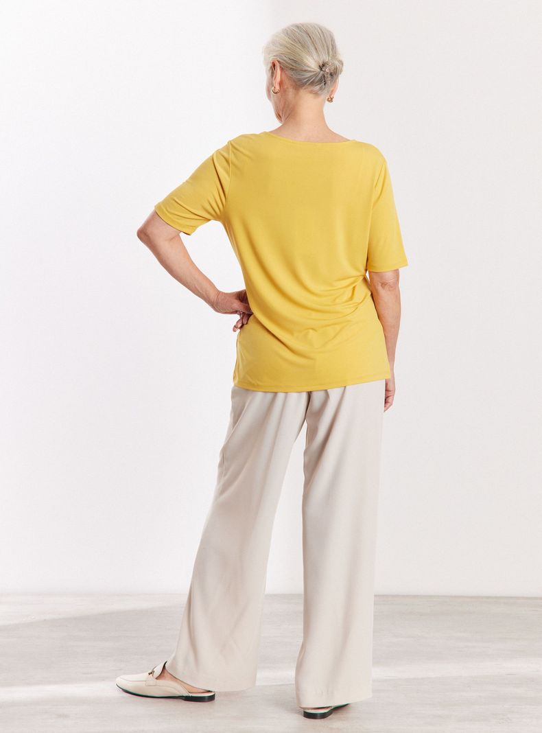 Polera Cortes y Tachas en Escote-5