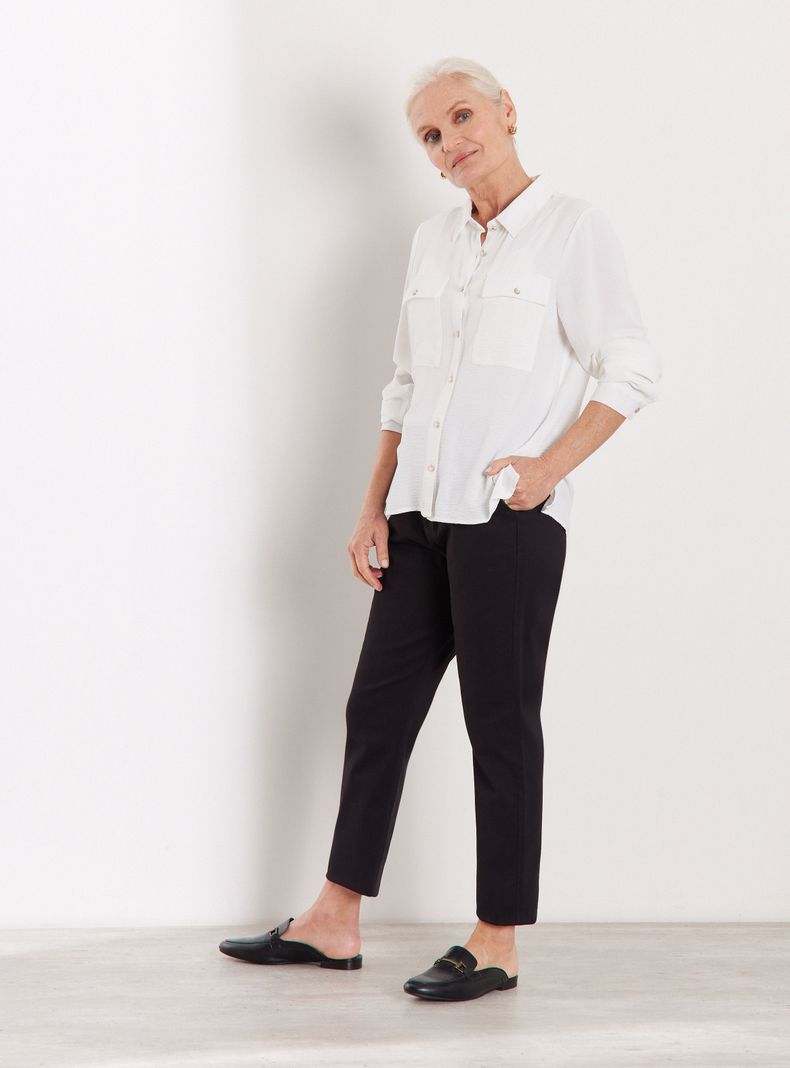 Blusa Botones Perla y Bolsillos Parche-4