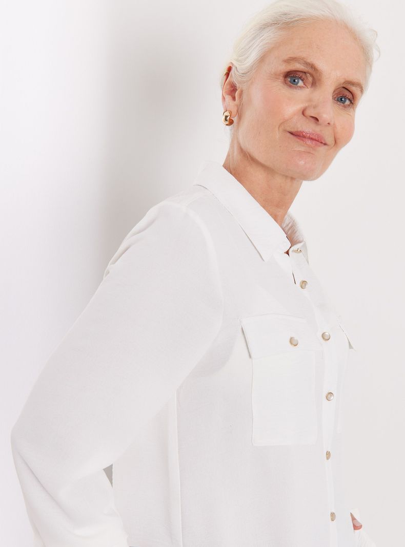 Blusa Botones Perla y Bolsillos Parche-2