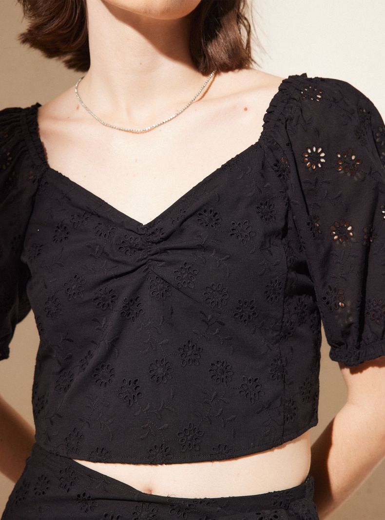 Blusa Crop Broderie Manga Corta-3