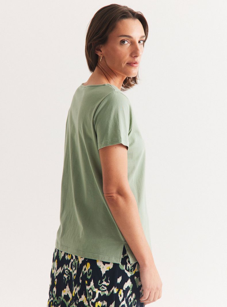 Polera Escote con Aplicaciones-1