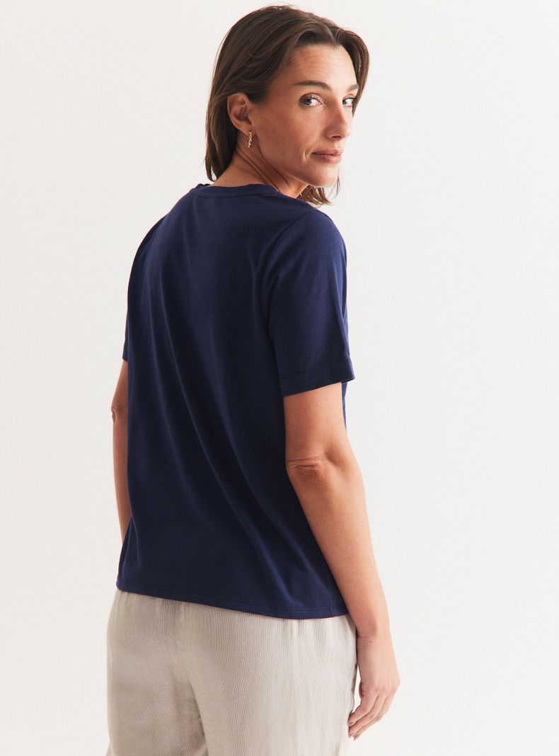 Polera Escote con Detalle Metálico y Mini Estampado-1