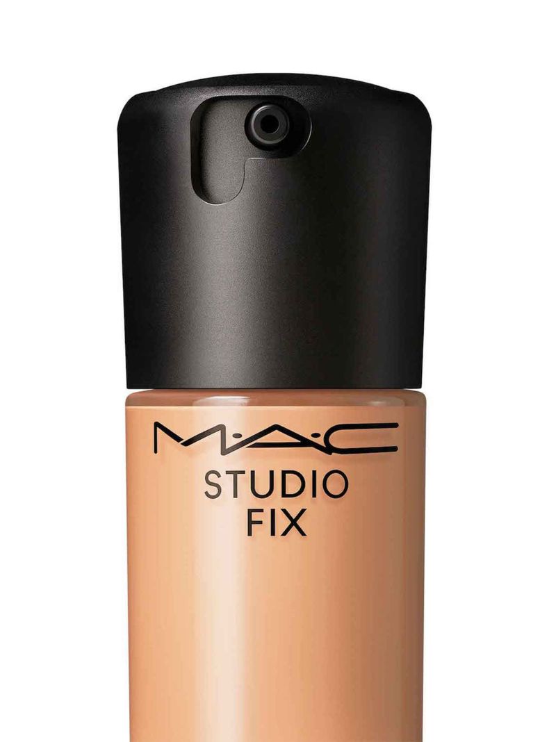 Base de maquillaje M·A·C Studio Fix Fluid SPF 15 24HR Matte Foundation NC18-2