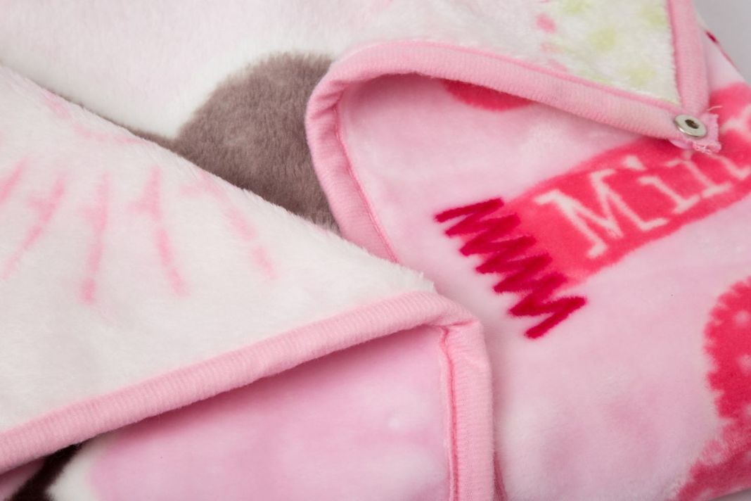 Saco Bebe con Broche Minnie Rosada Disney-2