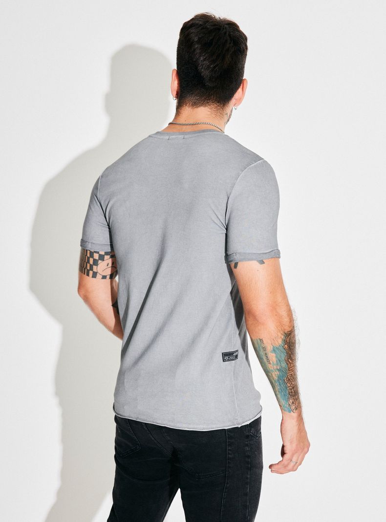 Polera Muscle Fit Dirty Wash Cuello V-1
