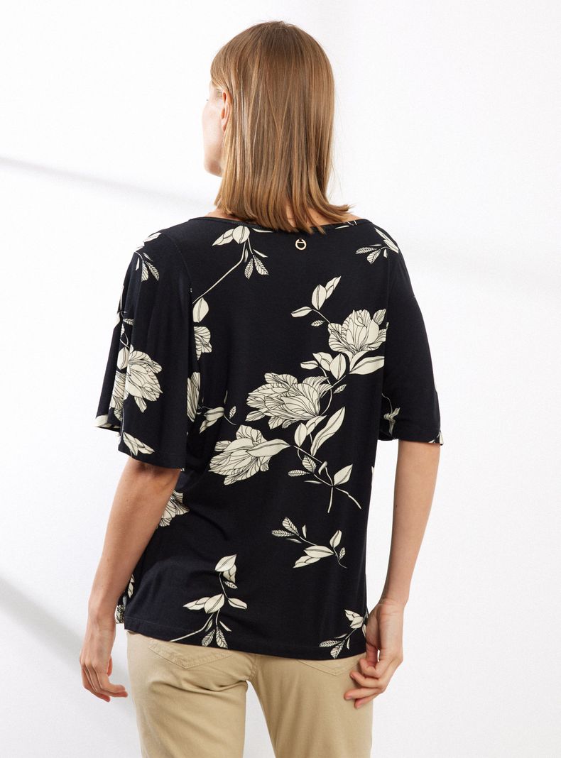 Polera Estampada y Aplicación de Broderie en Cuello-1
