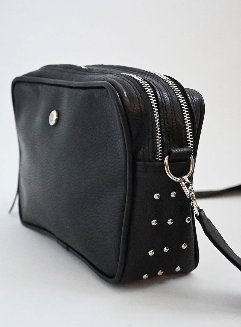 Cartera Icon Negro Tachas-1