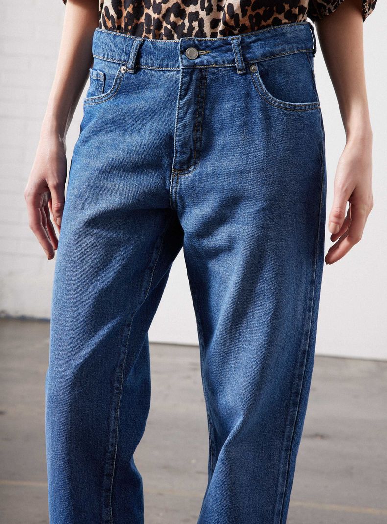 Jeans Recto Lavado Tiro Medio-2
