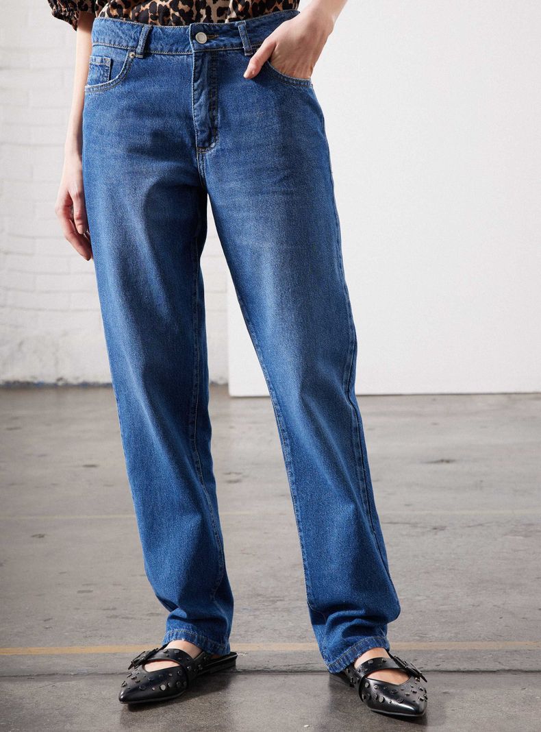 Jeans Recto Lavado Tiro Medio-0