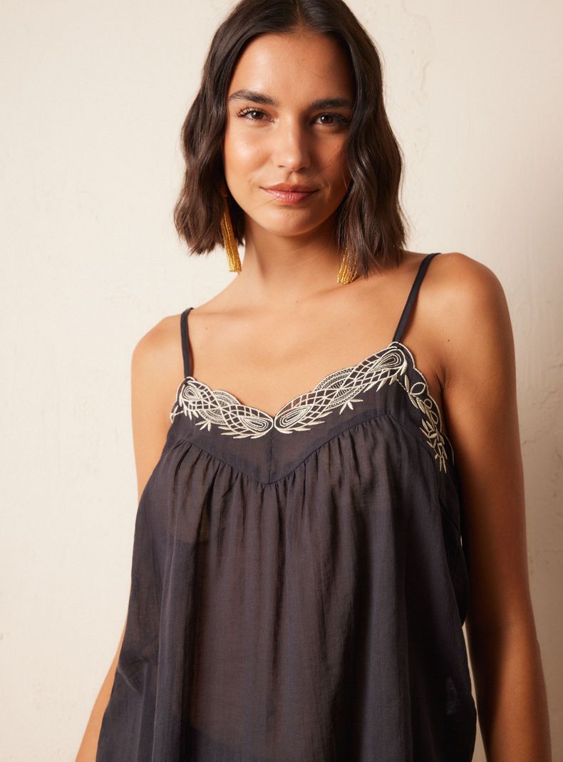 Blusa Aplicación Bordada en Escote-2
