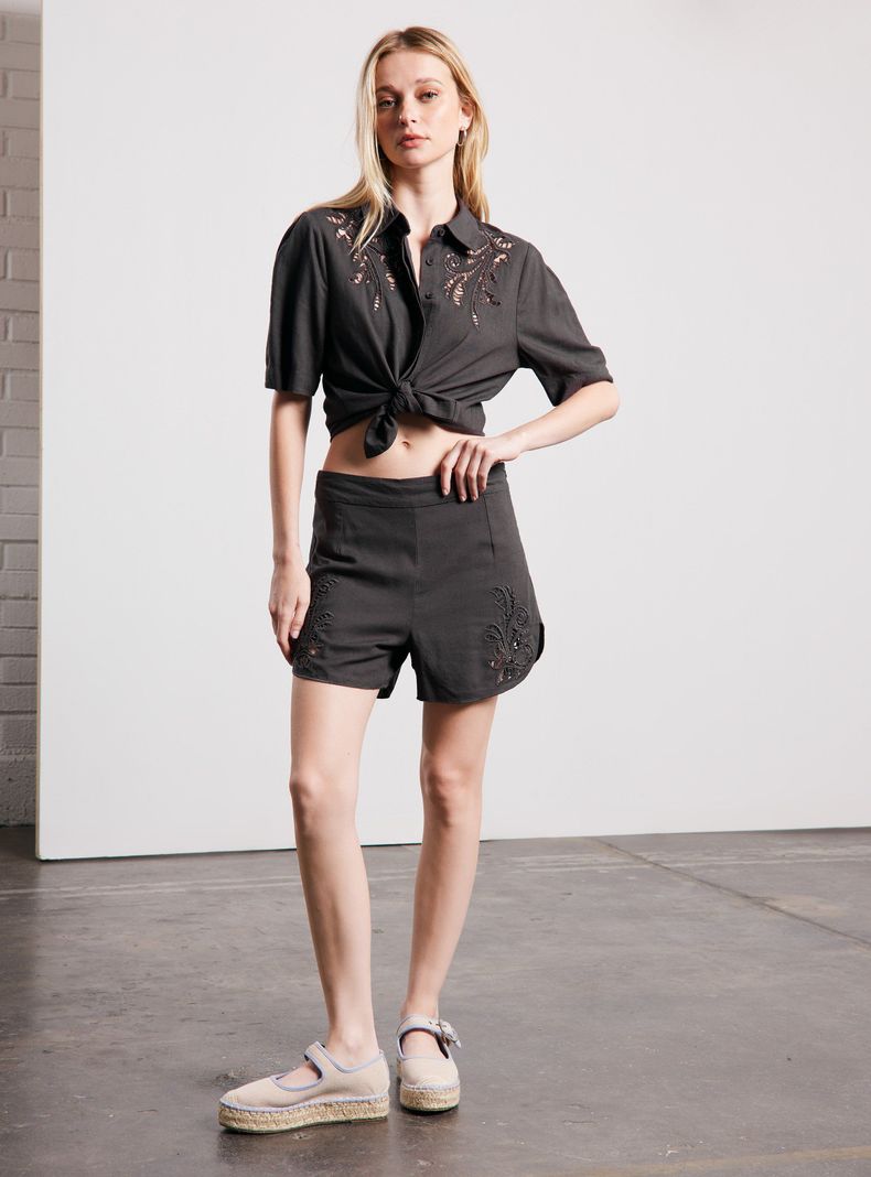 Short Lino Bordado Frontal-4