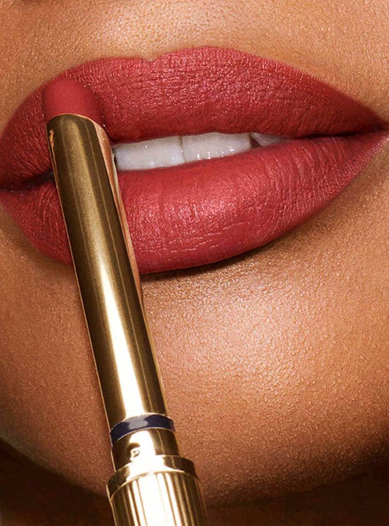 Labial  Pure Color Explicit Silk Matte Lipstick  Rebellious Rose Rated 0.7 g-1