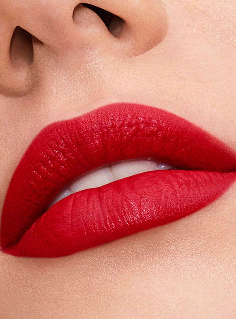 Labial  Pure Color Explicit Silk Matte Lipstick  Legendary Red 0.7 g-1