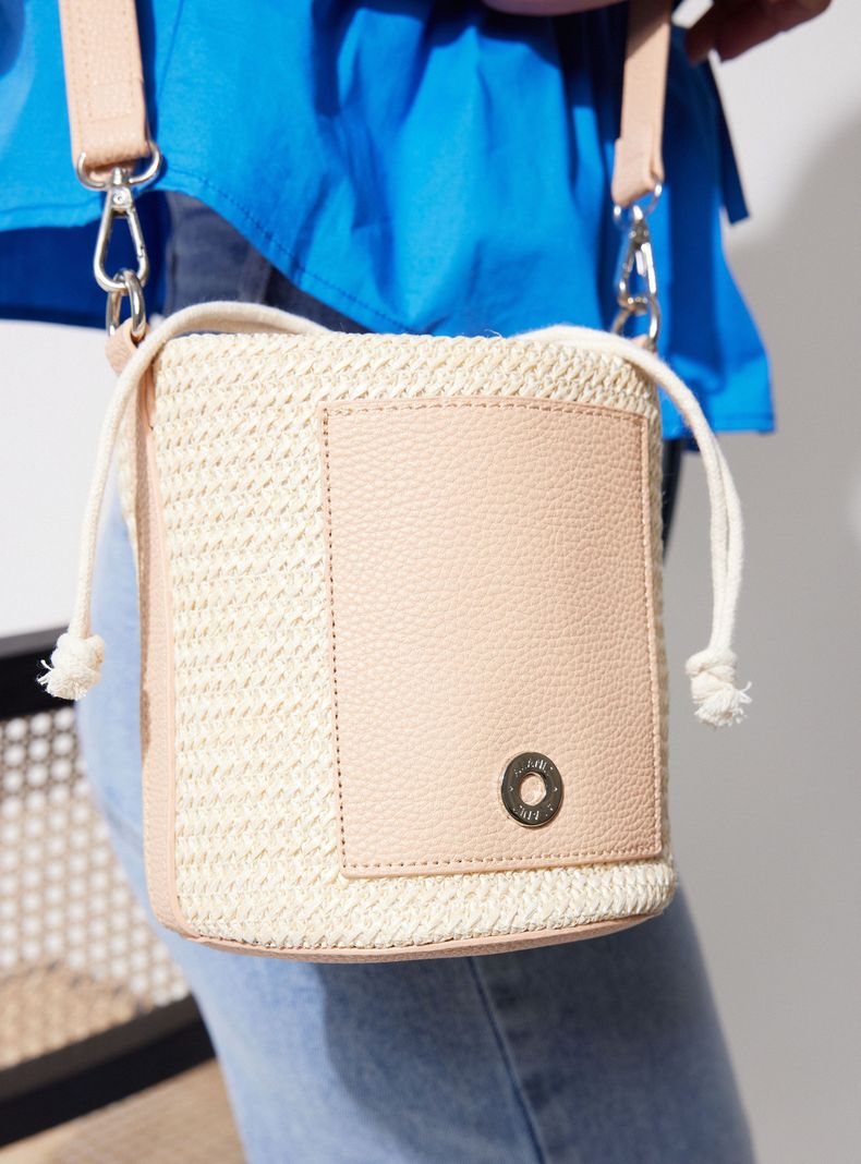Cartera Crossbody Tipo Saco Look Raffia-1