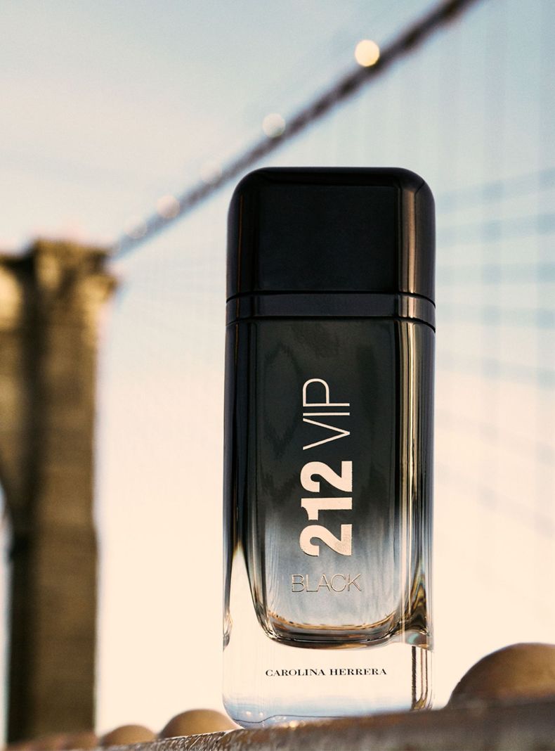 Perfume 212 VIP Men Black EDP 100 ml-4