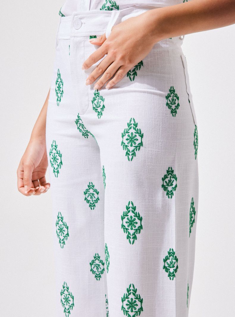Pantalón con Lino Bordado en Contraste-2